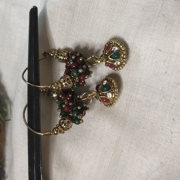 Beautiful earings hoop with multicolored small pearl - Picture 4 of 4